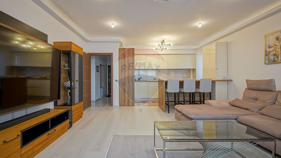 4 room Apartment for sale, Tractorul area