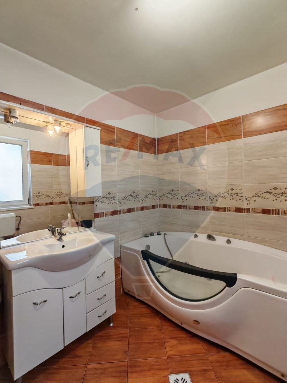 Casă / Vilă cu 5 camere de vânzare