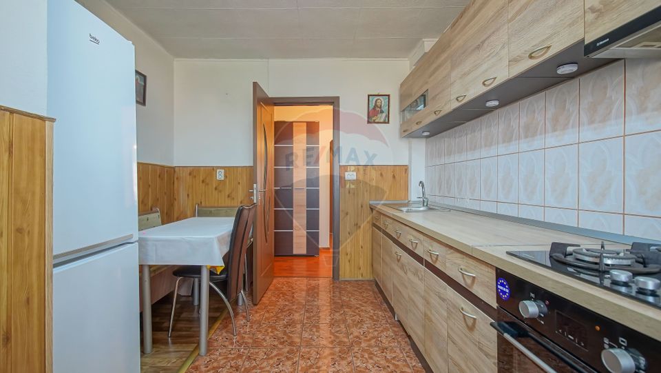 Apartament 3 camere, 2 băi –Tractorul