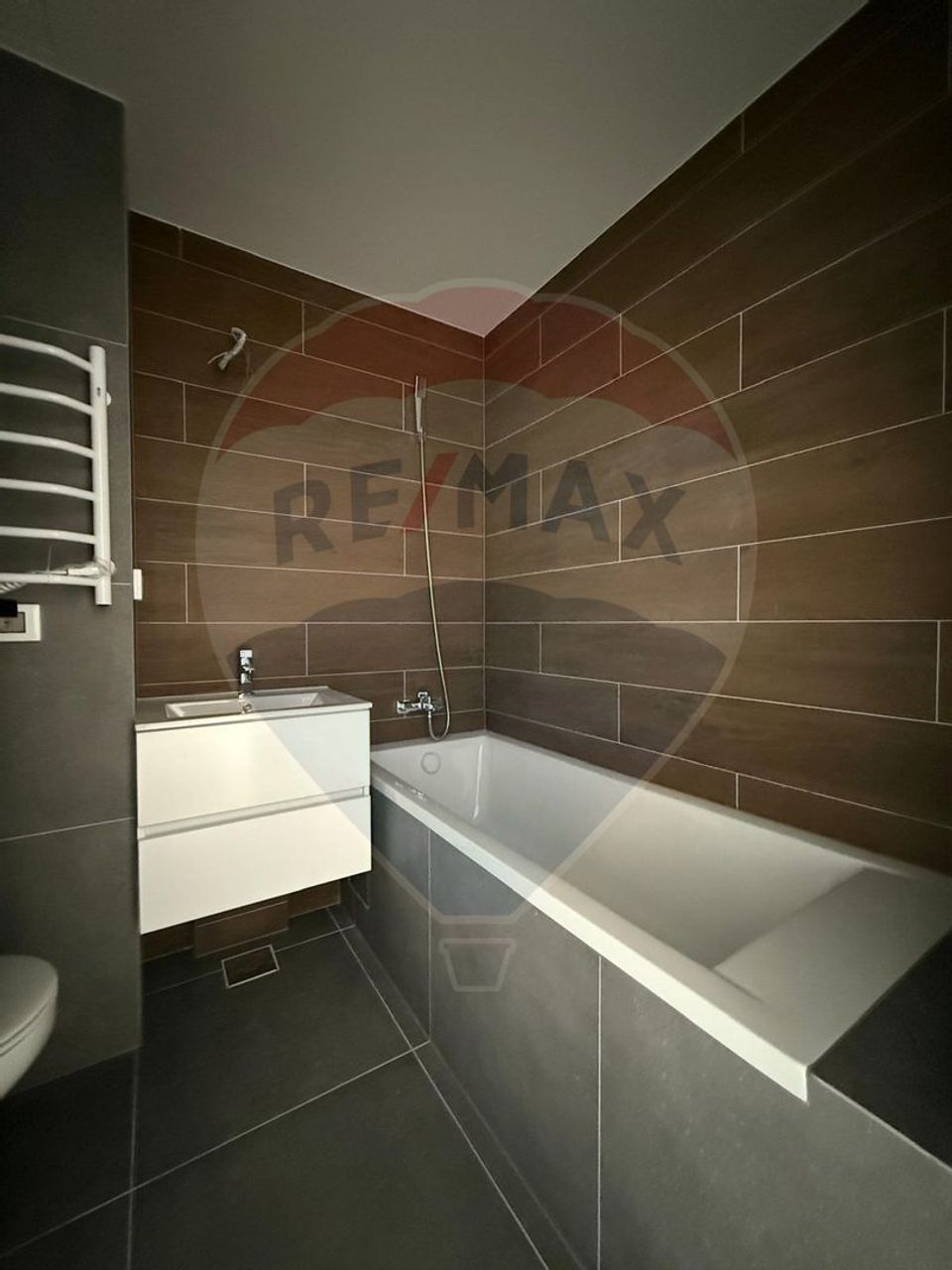 Apartament 3 CAMERE + parcare - AVANERA