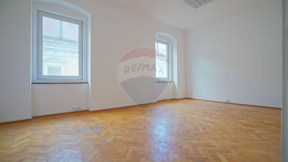 Centrul Istoric, apartament  spatios cu 4 camere, Brasov