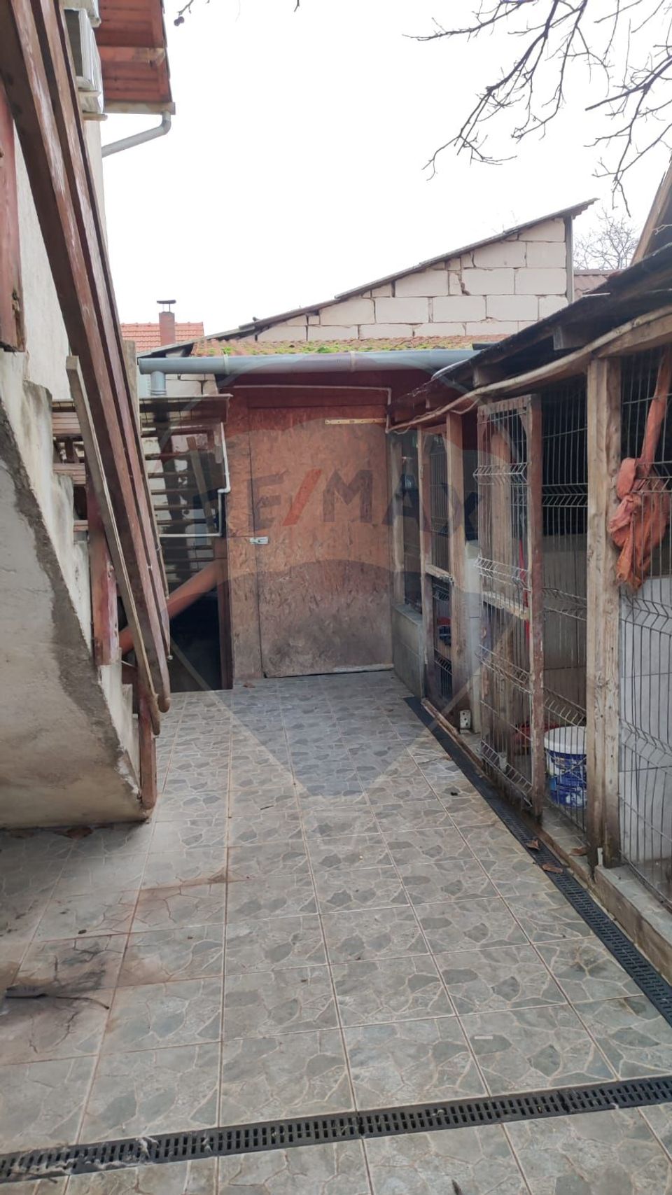 Casă 6 camere si curte, zona Metro Oradea, de vanzare