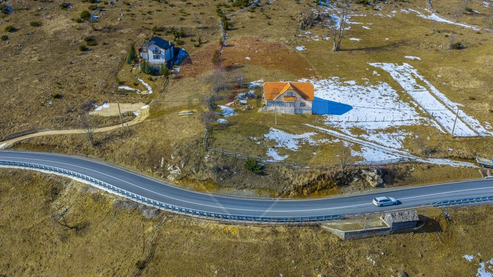 Teren intravilan CU PRIVELISTE DE POVESTE- Fundata- Romania