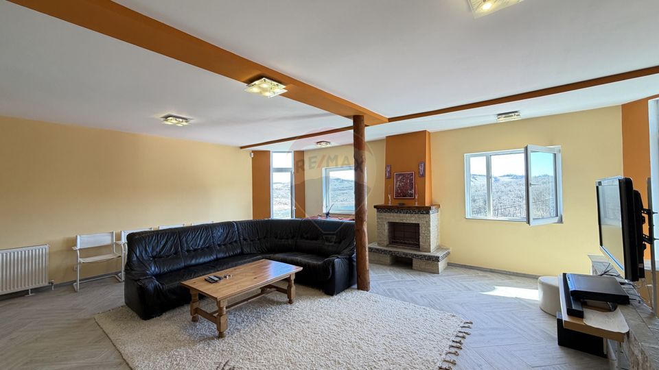 Casă cu vedere spectaculoasă - pentru locuit sau investiție turistică