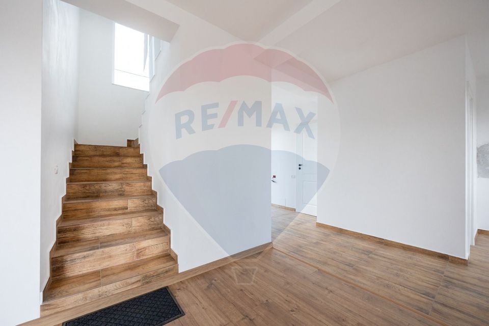 Vila moderna cu 4 camere,  P+E - teren 501 mp