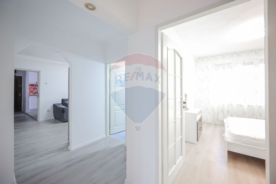 Apartament cu 3 camere de vânzare, zona Ioșia