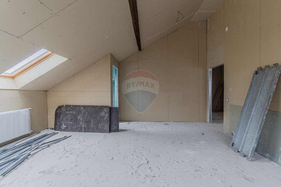 Cladire de 902 mp utili de vânzare, zona Grivitei - DN 13, COMISION 0