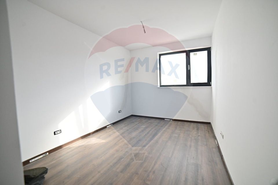 4 room Apartment for rent, Policlinica area