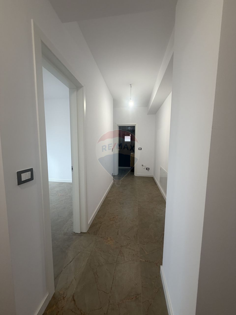 3 camere, Central, bloc nou, etaj 2, lift