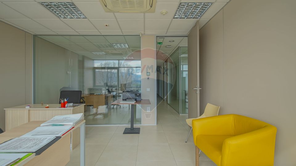 20sq.m Office Space for rent, Est area