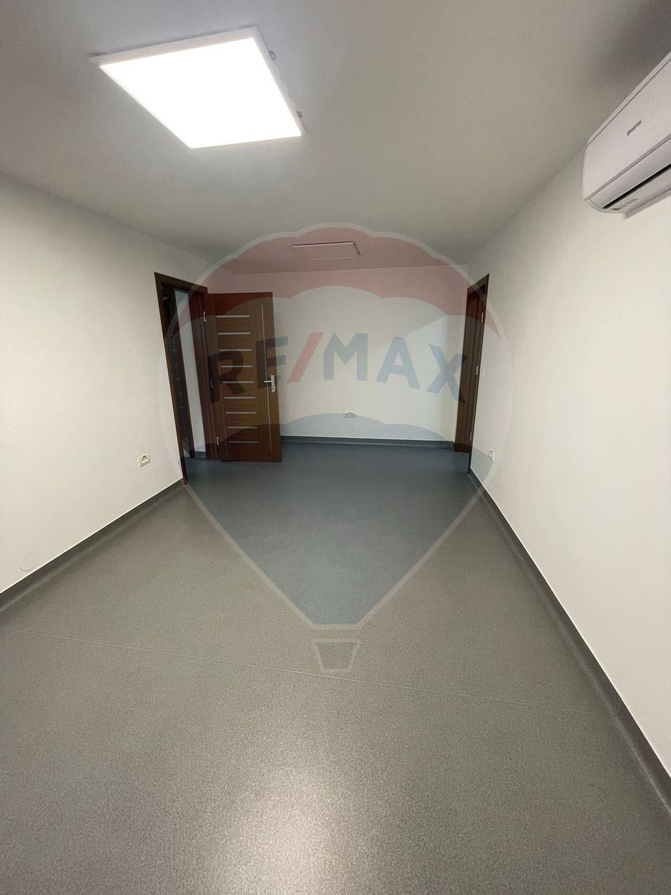 43.72sq.m Commercial Space for rent, Central area