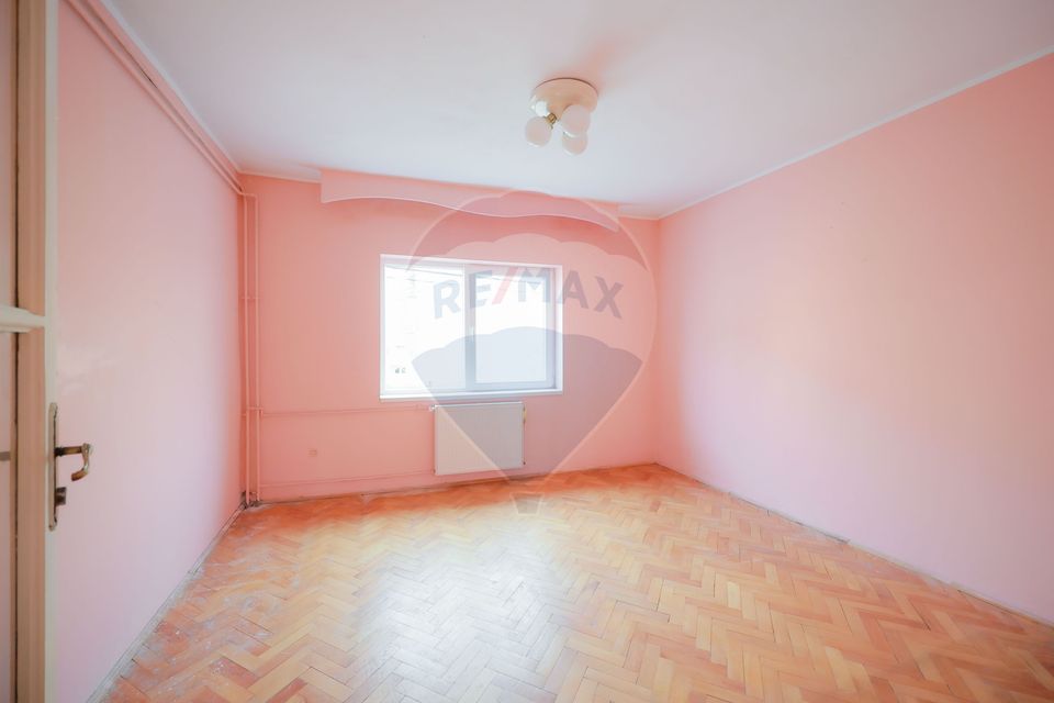 8 room House / Villa for sale, Iosia area