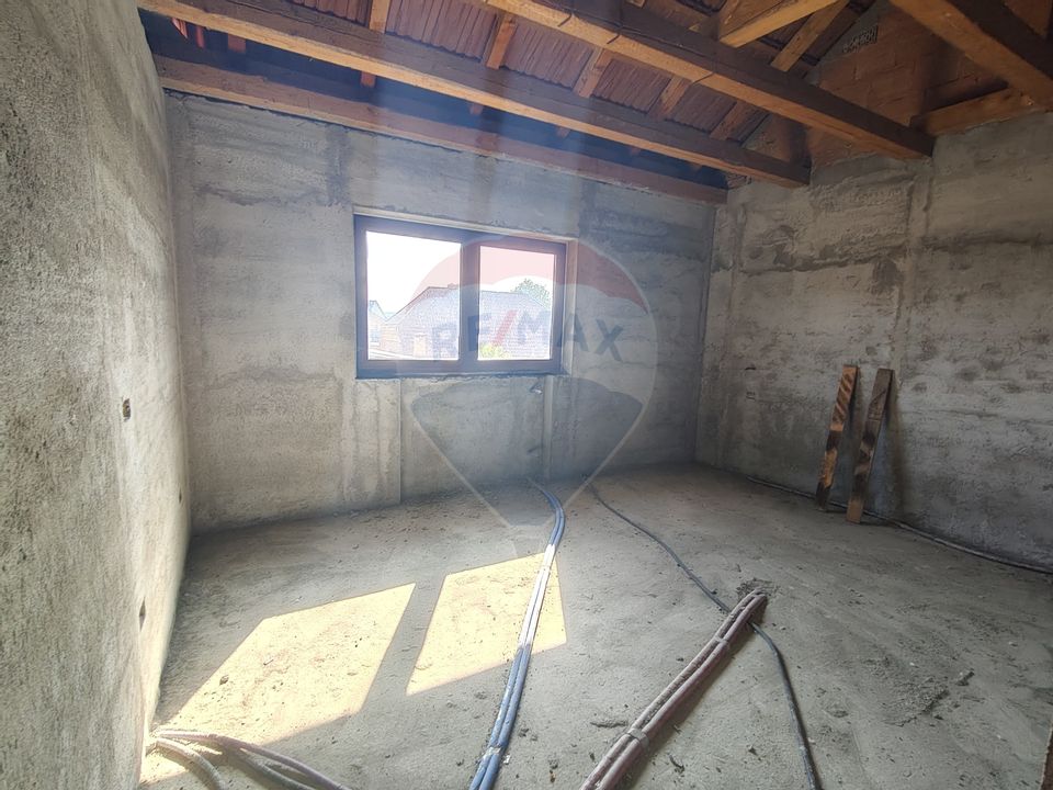 DE VÂNZARE – Casă cu etaj, Tămaia, Maramureș – aproape de Someș