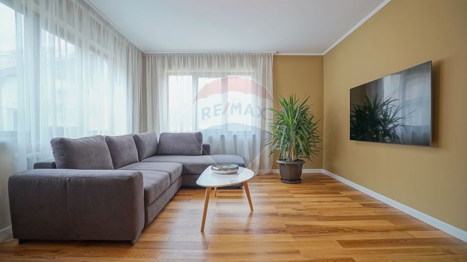 5 room Apartment for sale, Centrul Civic area