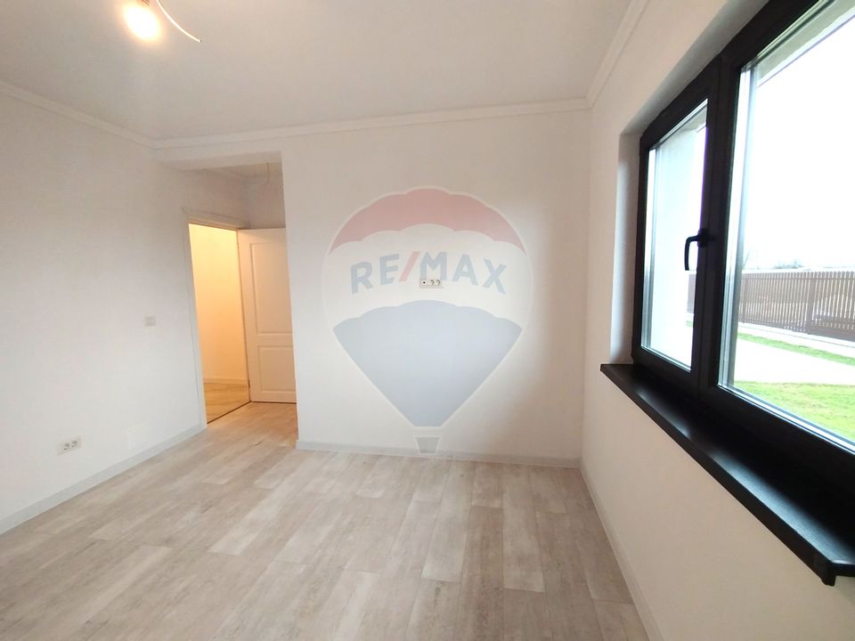 Casă / Vilă cu 4 camere de vânzare/zona Harman