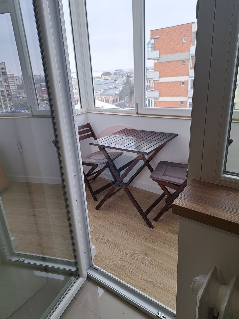 2 Camere de Închiriat, Centru