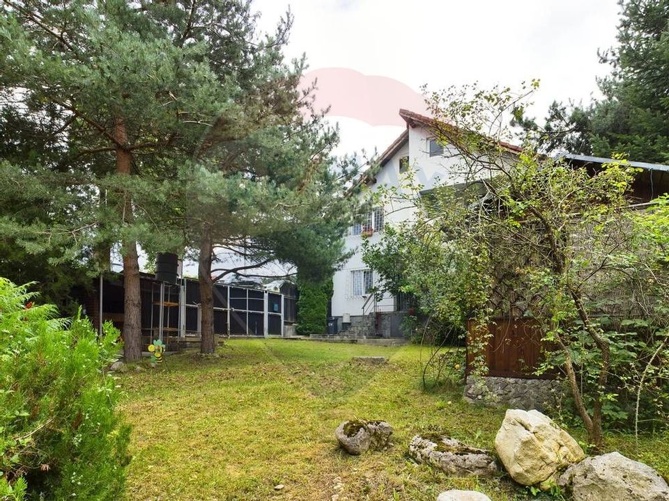 Vilă cu 6 camere, teren 427 mp, Bunloc, Săcele