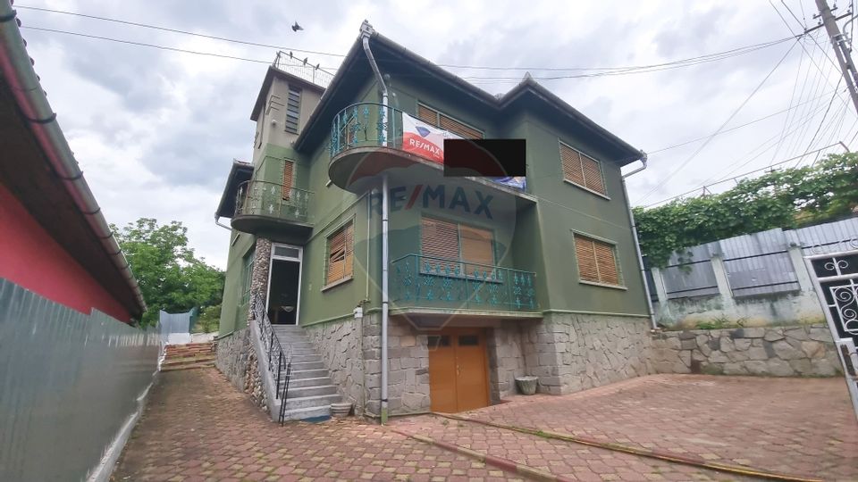 6 room House / Villa for sale, Est area