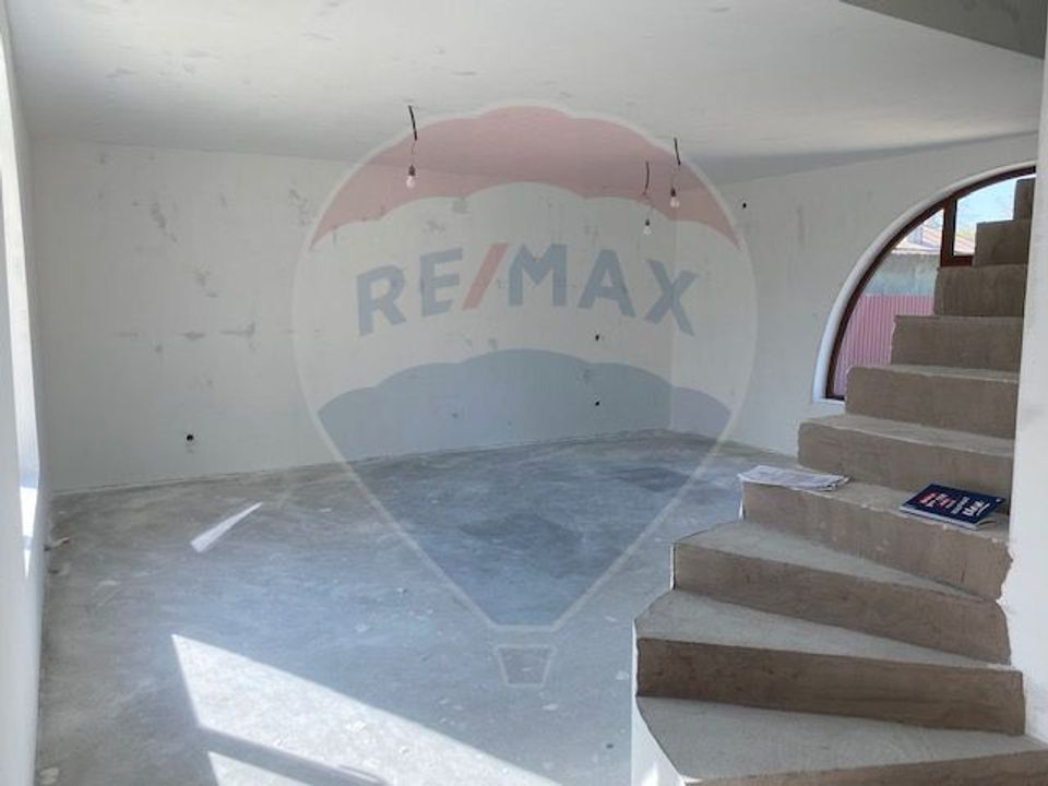 Casă / Vilă cu 5 camere de vânzare