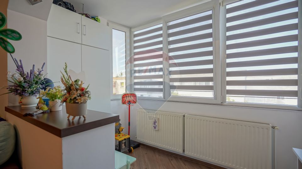 Apartament cu 2 camere de vânzare, renovat si mobilat, Tractorul