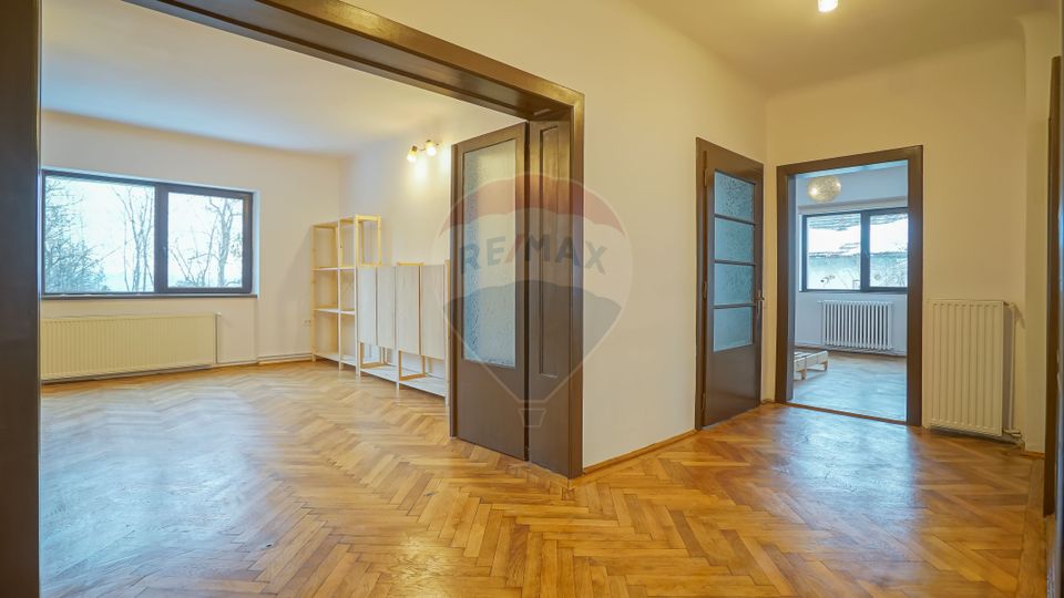 Apartament cu 3 camere în casă cu grădină Drumul Poienii