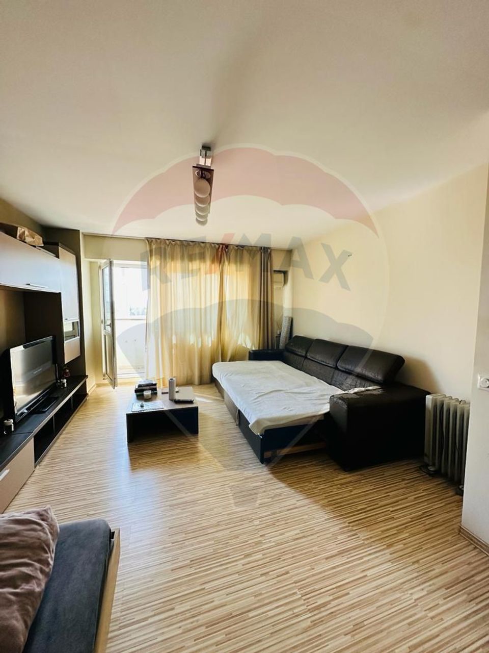 FOR SALE SPACIOUS STUDIO GHICA-TEI