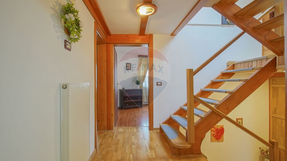 Vilă cu 6 camere de vânzare în zona Primaverii, Râșnov - Comision 0