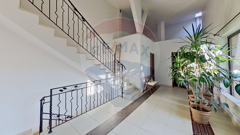 Casă / Vilă cu 7 camere de închiriat în zona Domenii