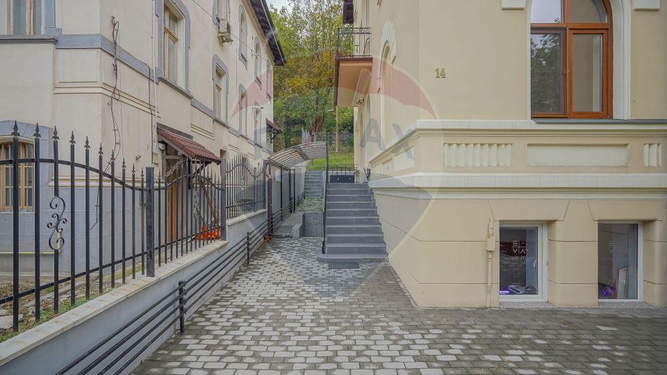 Apartament cu 4 camere | Ultracentral | Lux | Priveliste | Parcare