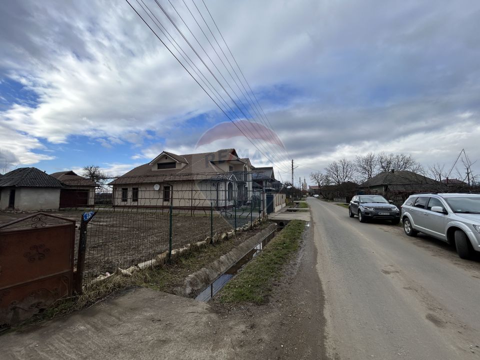 Constructie de caramida cu 3 camere de vânzare in centrul com. Salsig