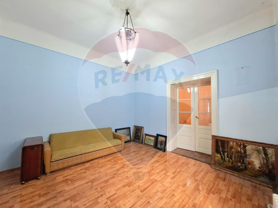 Proprietate centrală Arad,  cotă teren mare, acces auto