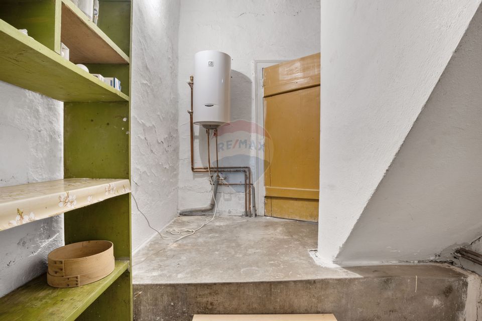 Casa si teren 2173 mp de vanzare in Tipar , la 12km de Chisineu Cris