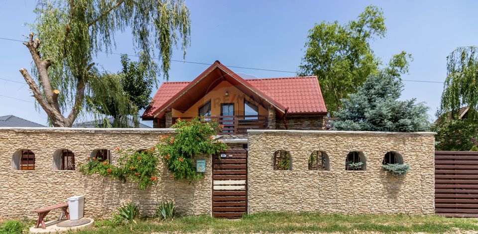 Casă / Vilă în Samurcasi, la doua minute de lac, autobuz