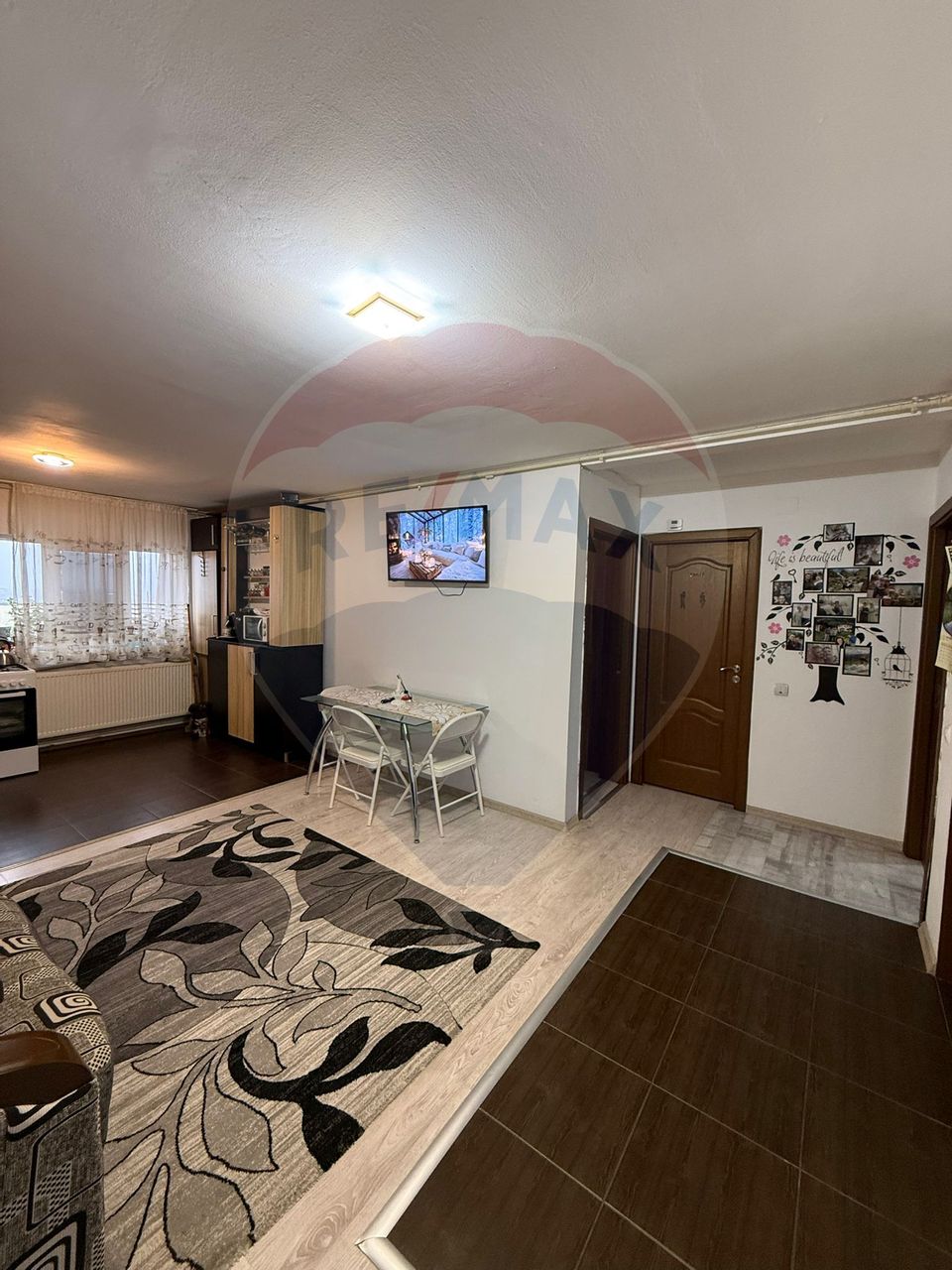 Apartament cu 3 camere de vânzare în zona Lapus