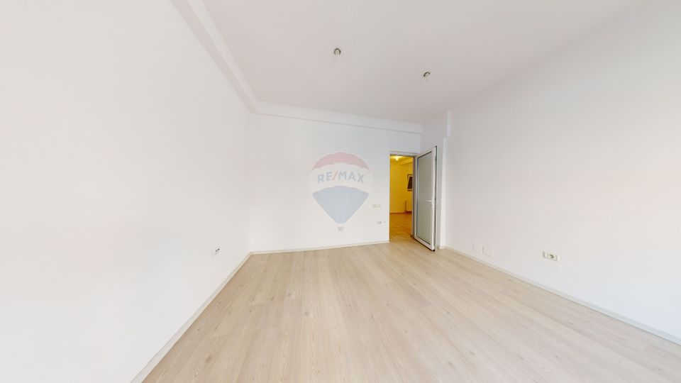 Inchiriez Apartament 4 camere in Piata Romana