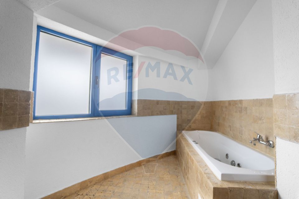 39 room Hotel / Pension for sale