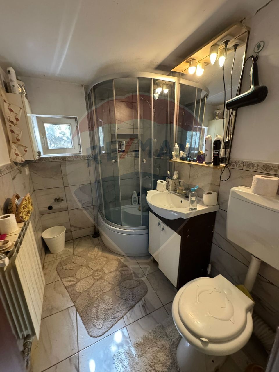 Casă / Vilă cu 4 camere într-o zonă excelentă din Focșani