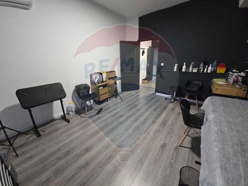 50sq.m Commercial Space for rent, Nicolina area