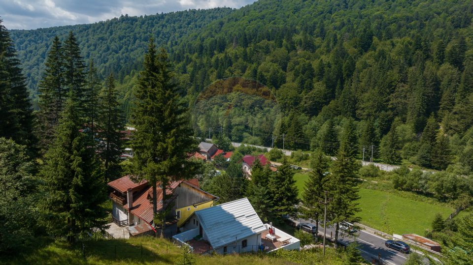 Vila cu potential turistic in Predeal privelisti si liniste montana