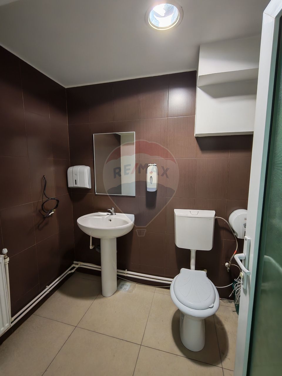 140sq.m Commercial Space for rent, Central area