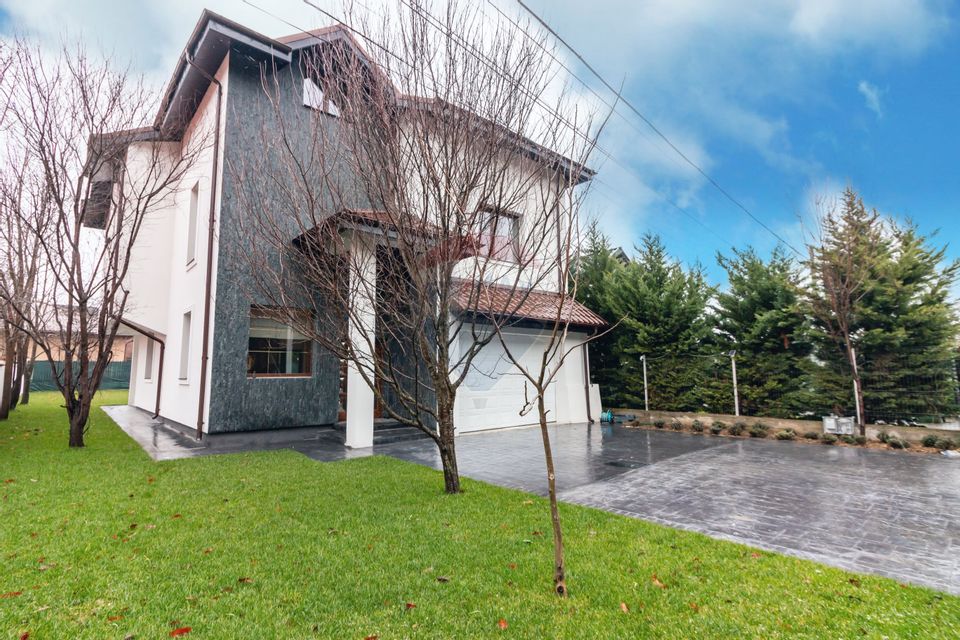 Casă / Vilă de vanzare in Snagov, langa padure, lac la 800 m, centru