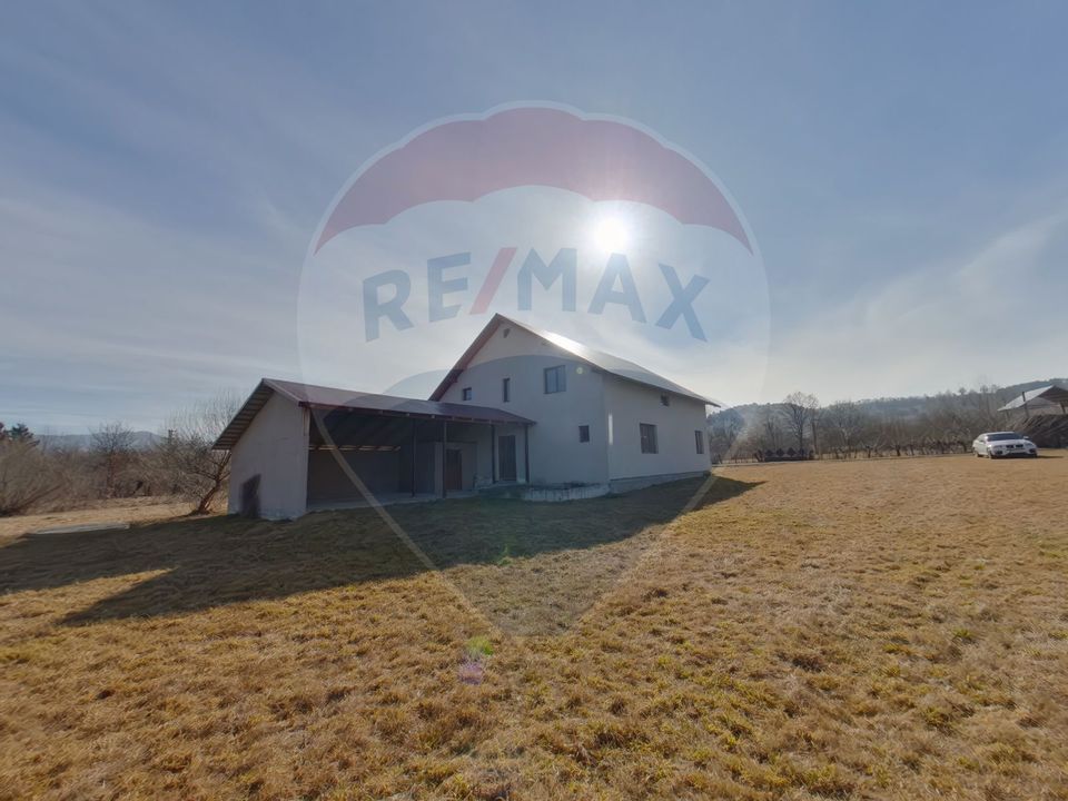 Casă / Vilă cu 8 camere de vânzare