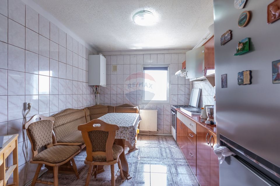 Apartament 3 camere decomandate – Strada Bicaz, zona Narcisa