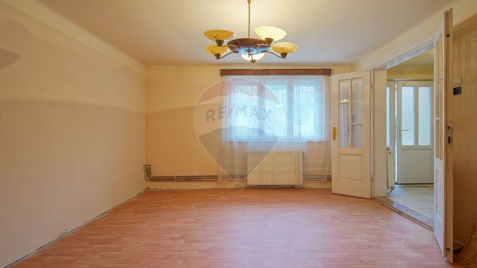 Casa individuala cu doua corpuri, teren 1000mp