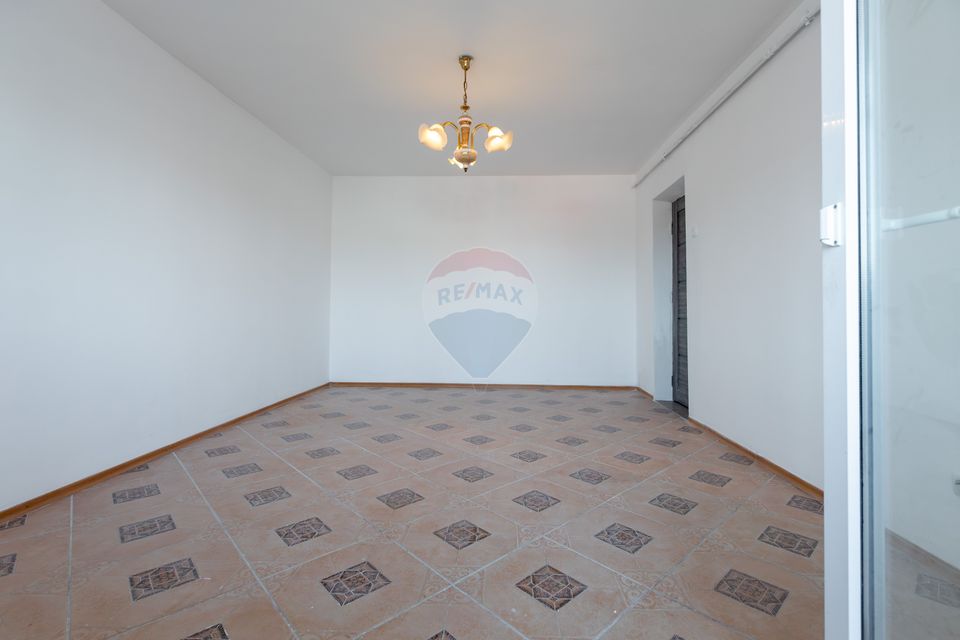 Apartament cu 3 camere de vânzare