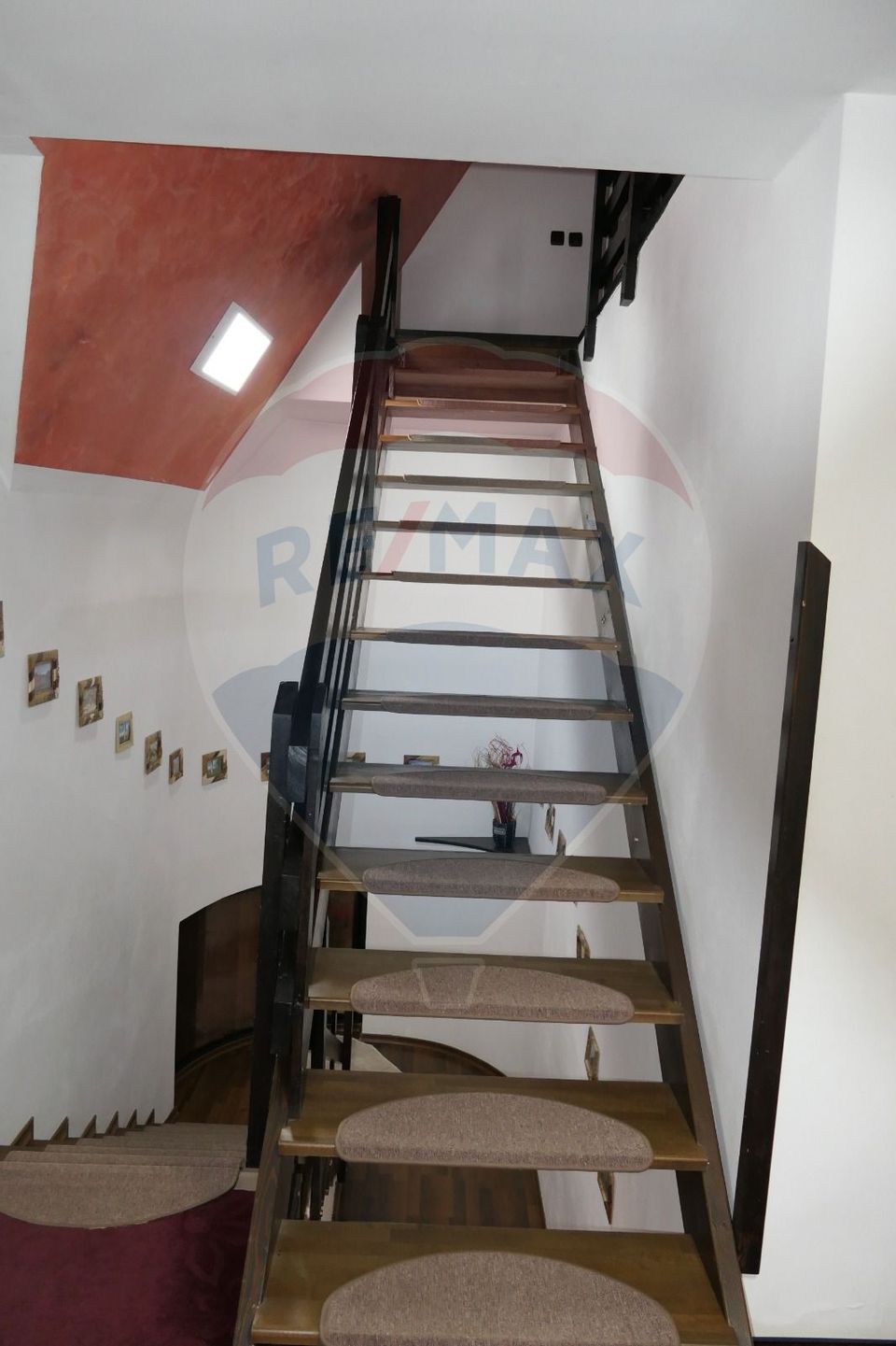 Vilă cu 10 camere de vânzare în zona Centrala