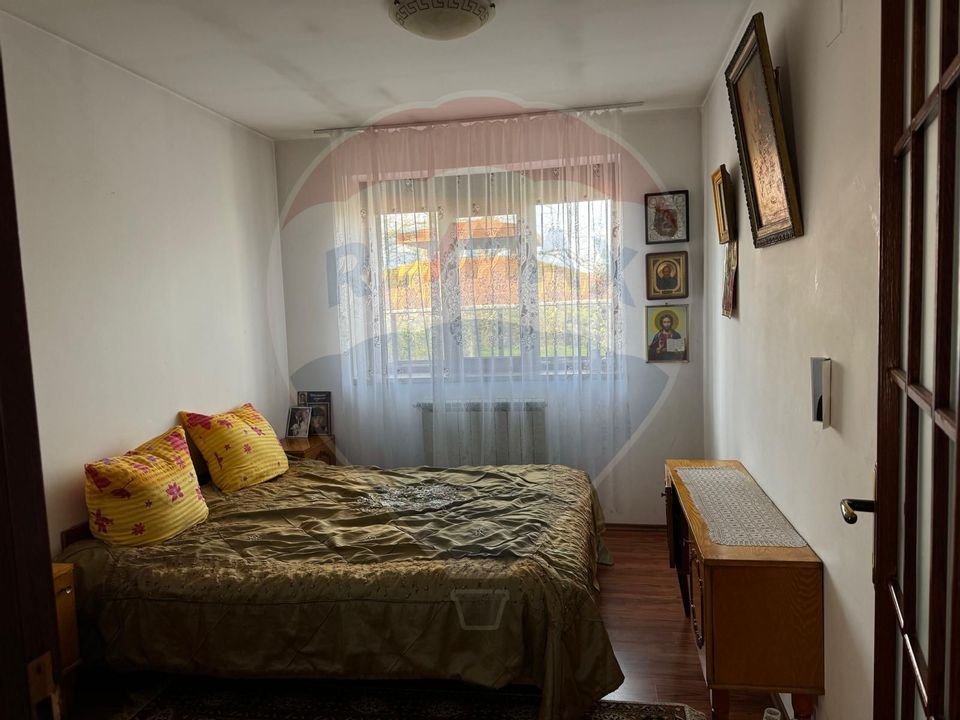 Casă de vânzare cu livadă și piscină – Giurgiu