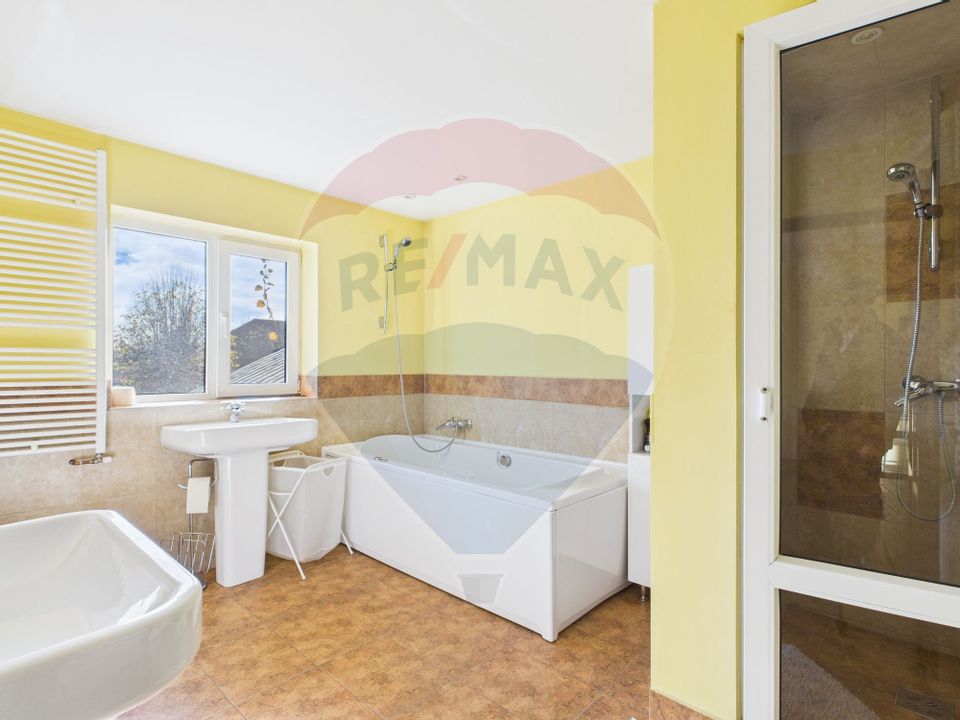 Vilă spațioasă în zona centrală Breaza, 310 mp utili, teren 610 mp