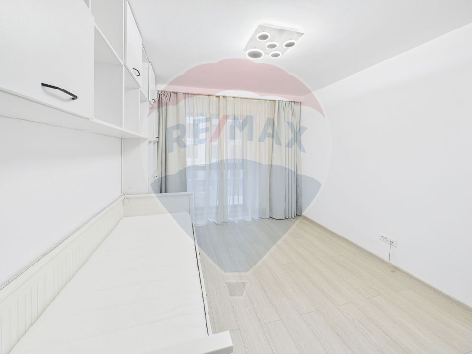 Apartament cu 3 camere de vânzare în zona Lujerului
