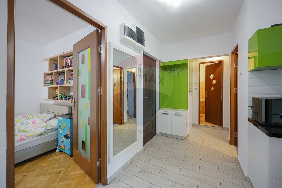 3 room Apartment for sale, Decebal area